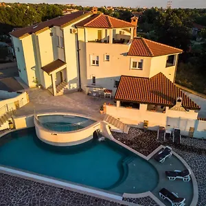  Apartment Amela Kroatien
